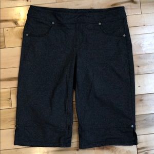 Athleta Metro Shorts MT